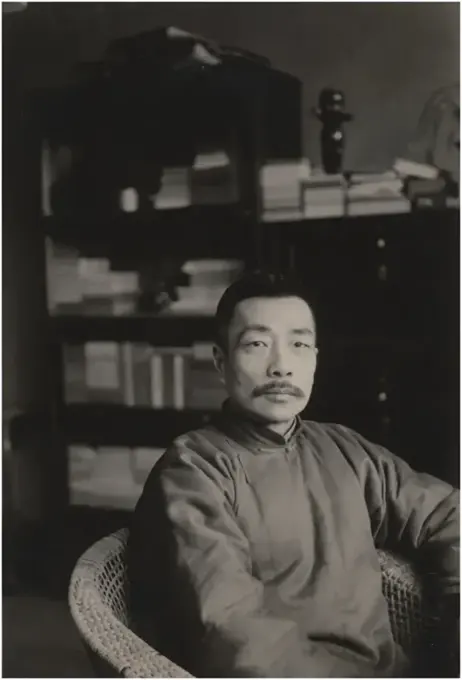 1928 年 3 月 16 日摄于上海景云里寓所。北京鲁迅博物馆藏。